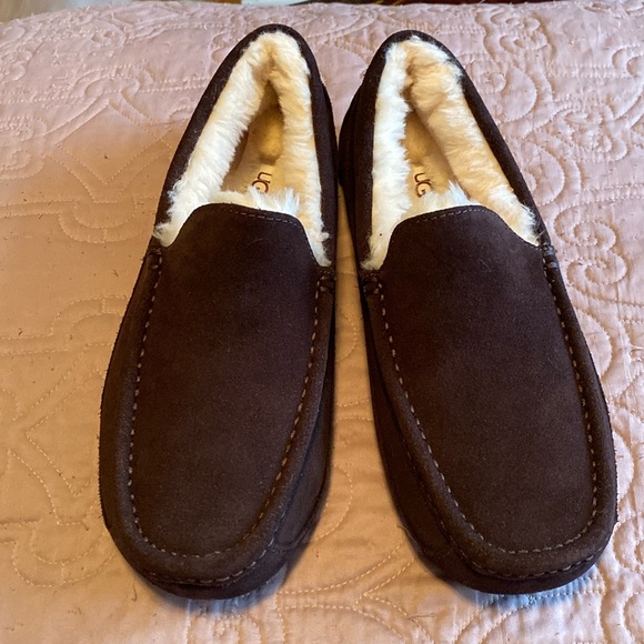 UGG  Men Slippers - Picture 1 of 6